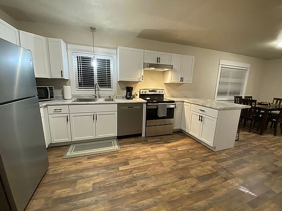 3rd image of 207 Mill St