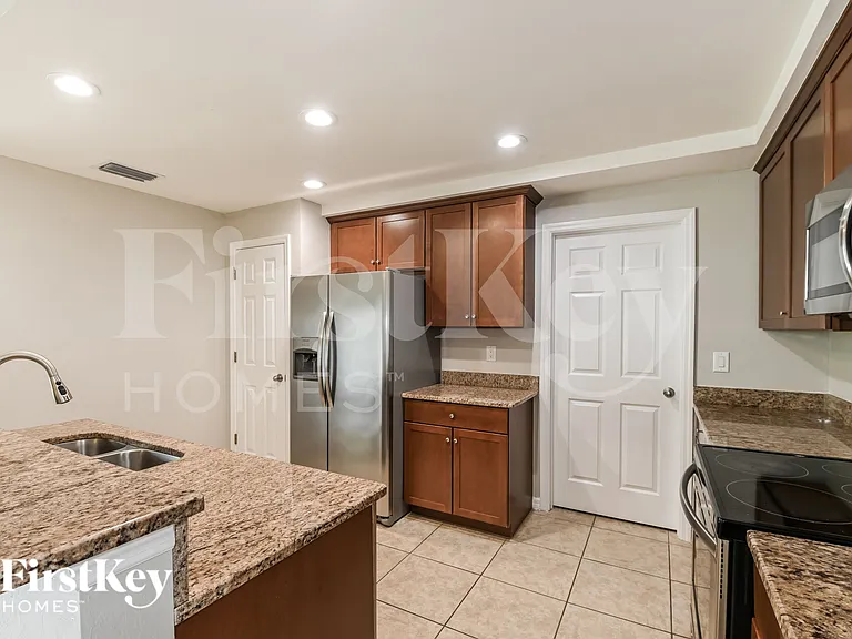 2934 NW 3rd Pl — Photo 7