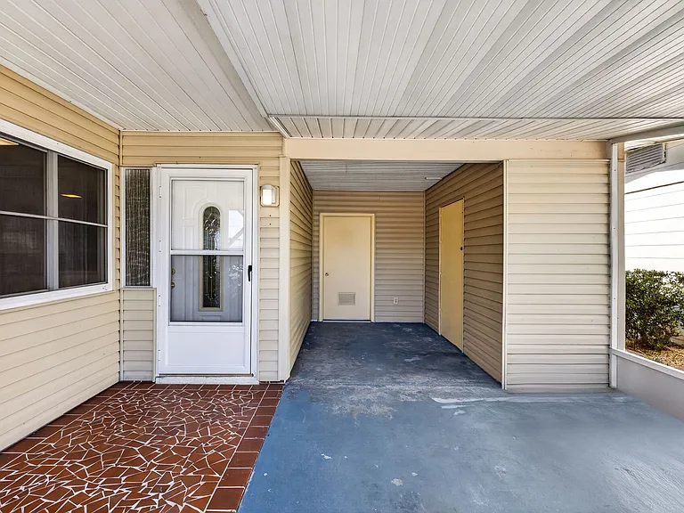 1528 Chevy Chase Dr — Photo 3