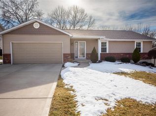 50 Country Creek Dr, Saint Peters, MO 63376