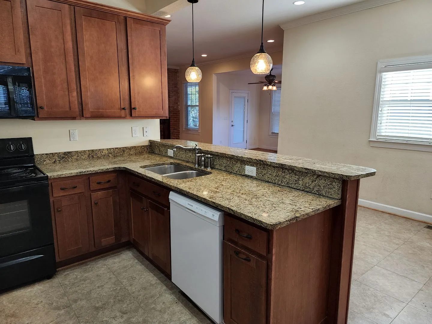 Available For Showing Now For Odu Fall Semester 2026! 5-Bedroom Near Odu, Military Bases, Hospitals! — Photo 2
