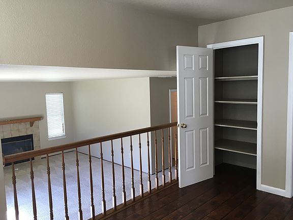 3rd image of 405 Blair Ct