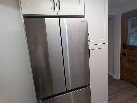 new bottom freezer refridgerator with icemaker