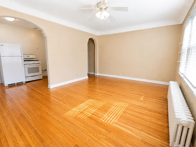Grand Ave Apartments — Photo 11