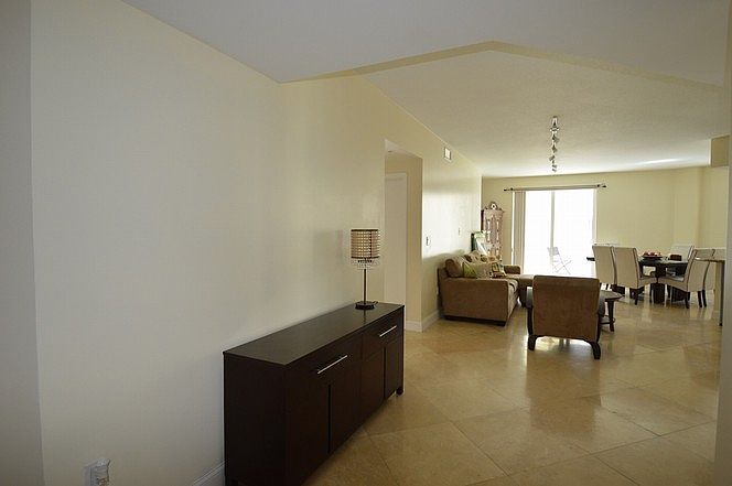 Foyer & Living Area