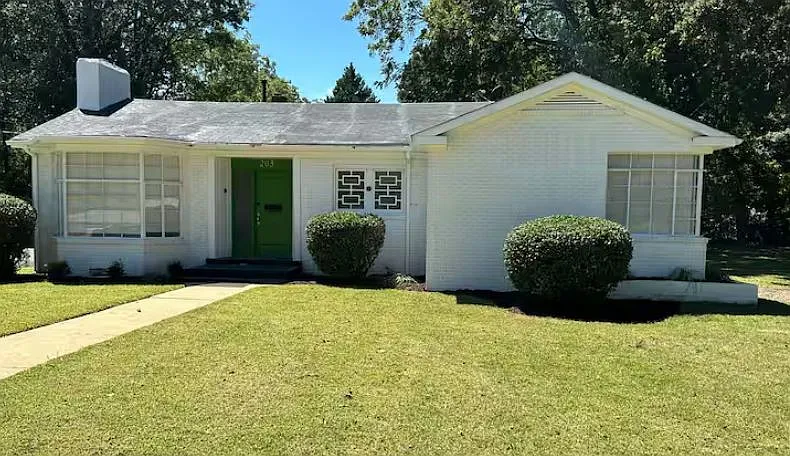 203 W Rockspring St — Photo 1