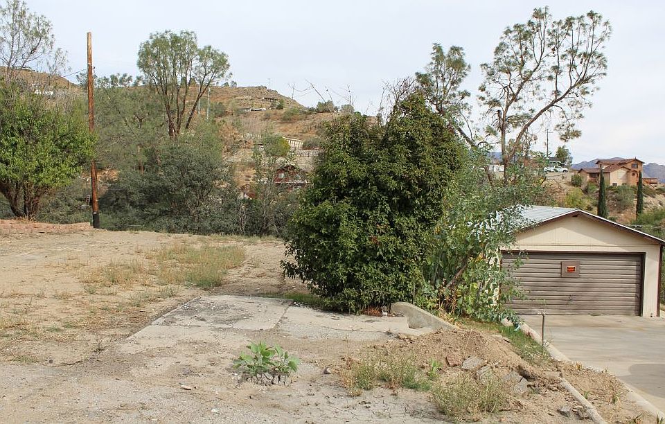 1st image of 486 Woodland Dr
