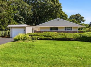 9 Bowman Ln, Kings Park, NY 11754