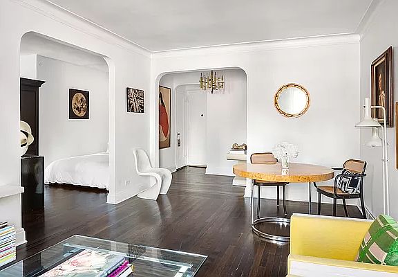 3rd image of 166 W 22nd St APT 6B