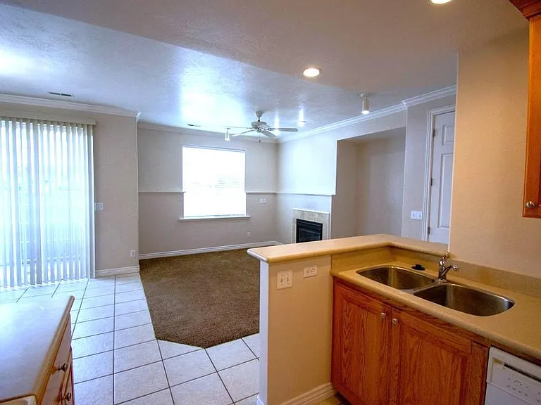 272 W 400 N — Photo 12