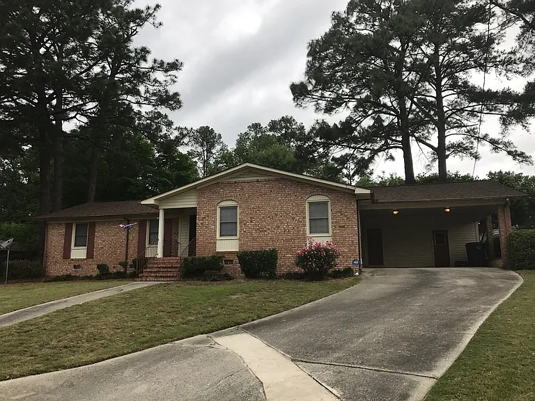 2105 Hobson Ct — Photo 2