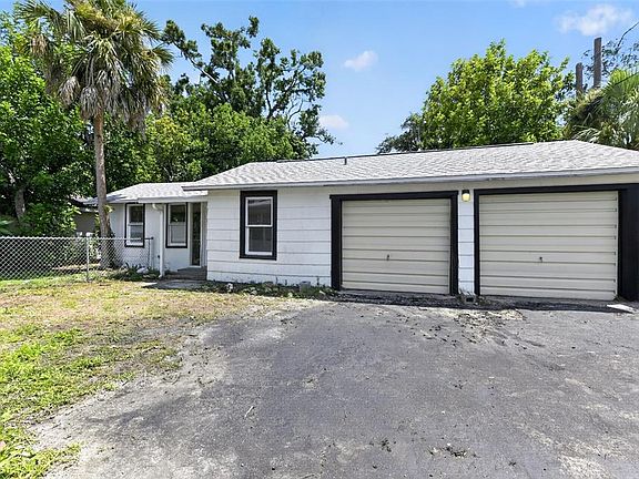 4th image of 2233 11TH AVENUE W