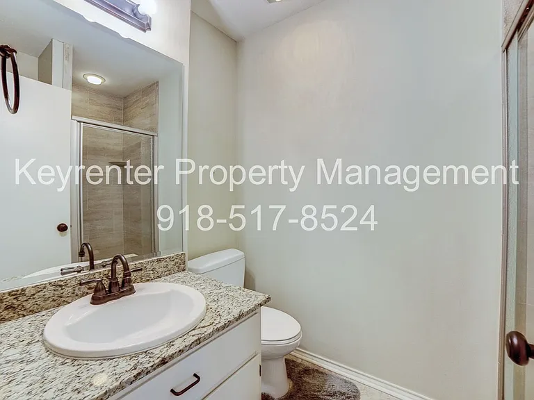 1303 S Lawton Ave #E — Photo 20