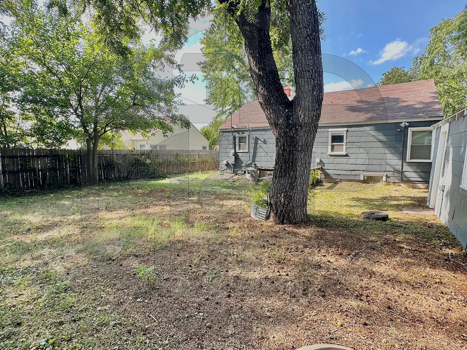 3615 Oneida — Photo 4