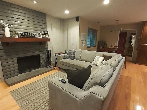 3rd image of 1318 Deerfield Ct