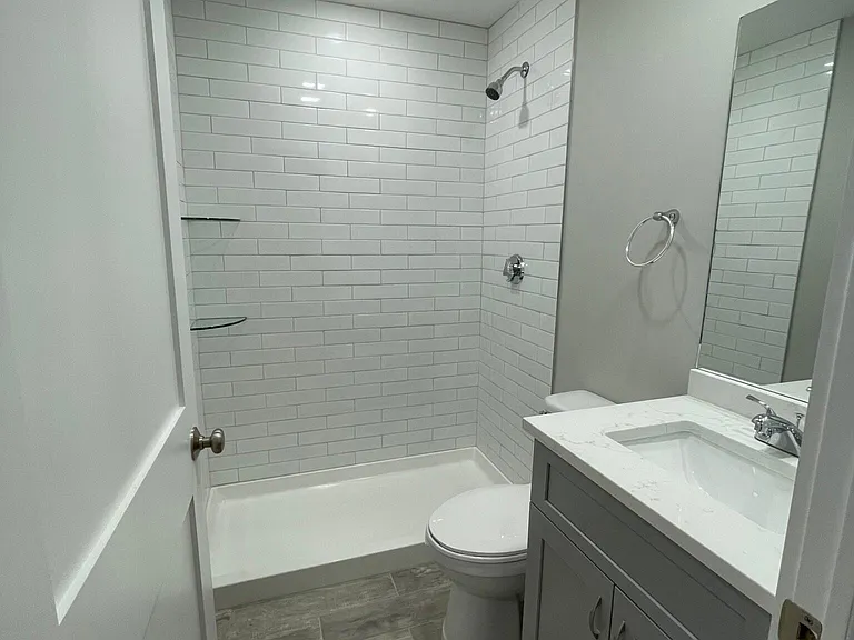 559 E 4th St #2A — Photo 3