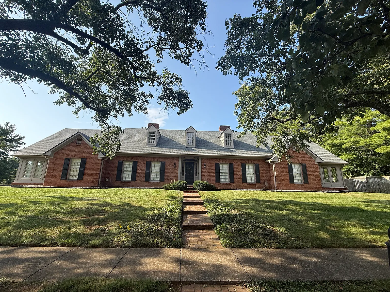 3 bed, 2.5 bath, 2500 sqft, $3,800 — Photo 1