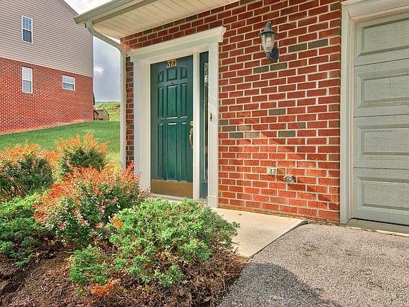 2nd image of 370 Tall Oak Blvd