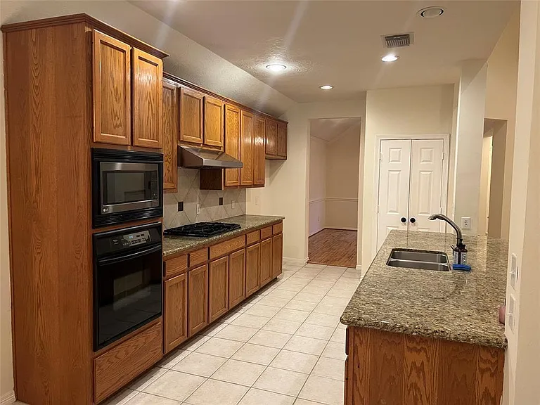 17707 Cypress Laurel St — Photo 11