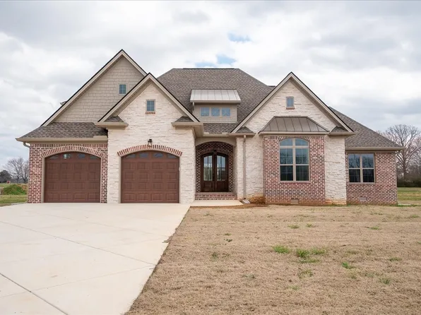 1238 Baylee Cir, Lawrenceburg, TN 38464