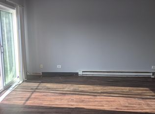 659 N Swift Rd APT 202, Addison, IL 60101