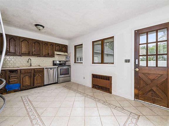 4th image of 2729 Foxdale Ave