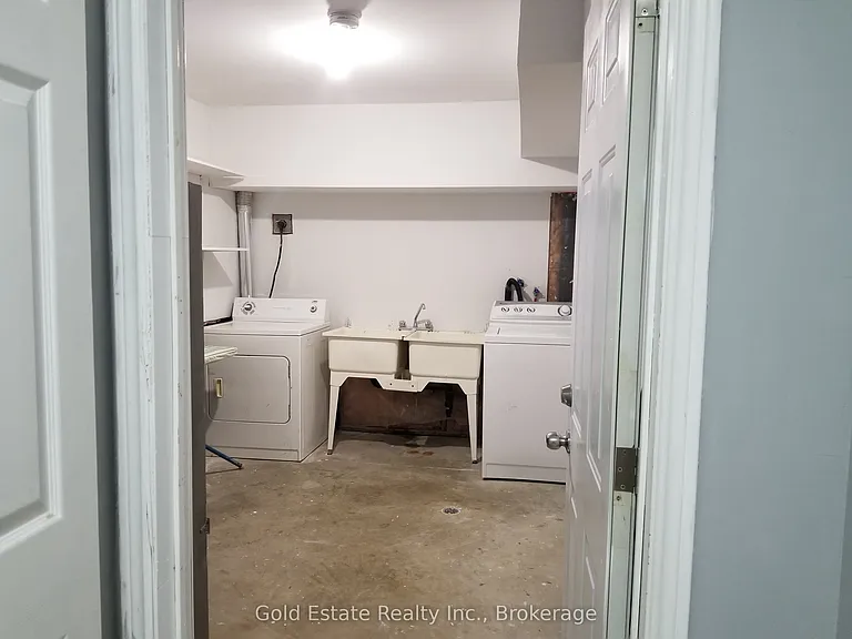 426 Langlois Ave #BASEMENT — Photo 14