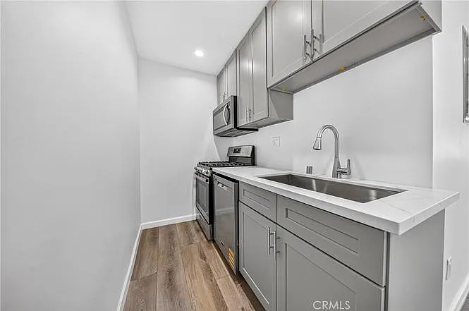 2 bed, 670 sqft, $2,550 — Photo 4