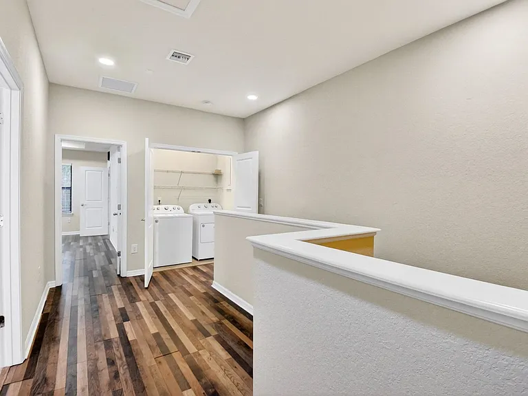 2833 Troubadour St — Photo 26