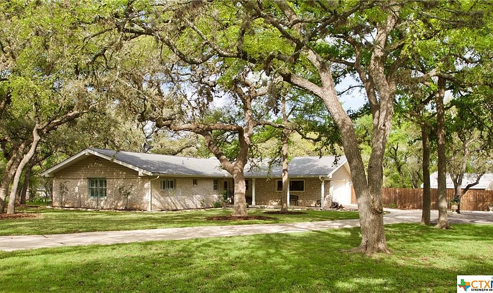 1st image of 910 Willow Creek Cir