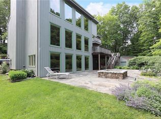 87 Saunders Ln, Ridgefield, CT 06877