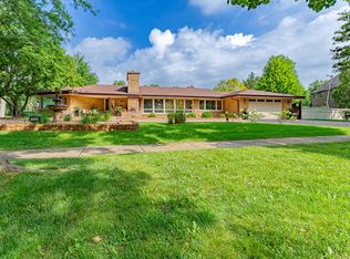 711 E Greenview Rd, Itasca, IL 60143