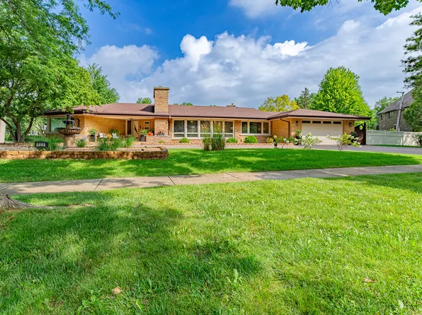 711 E Greenview Rd, Itasca, IL 60143