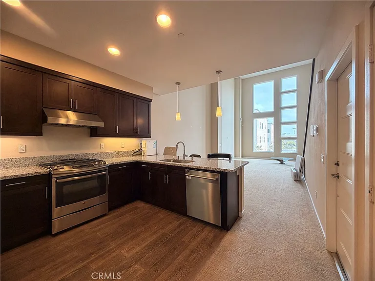 1508 W Artesia Sq #B — Photo 2