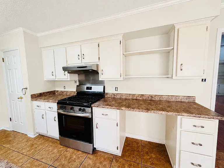 570 Becky Ln — Photo 6