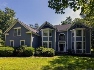 40 Old Green Rd, Sandy Hook, CT 06482