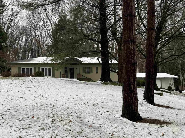 1203 Presidential Dr, Winona Lake, IN 46590