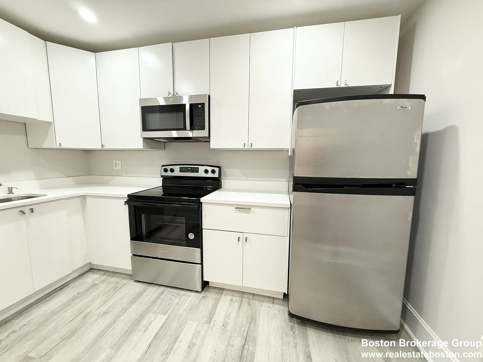 3 bed, 1.0 bath, $3,600 — Photo 2