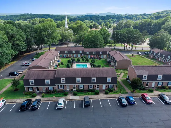 Stratford Square Apartments