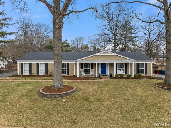 2046 Willow Leaf Dr, Saint Louis, MO 63131