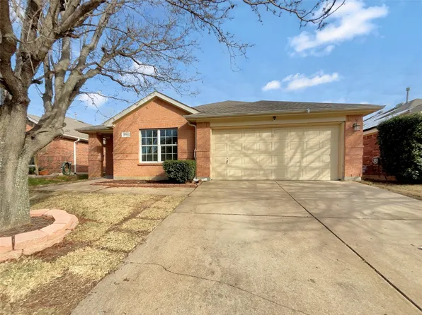 1068 Valley Brook Ln, Grand Prairie, TX 75052