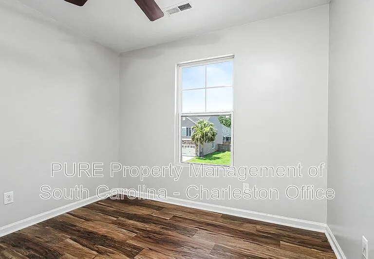 407 Greywood Ln — Photo 10