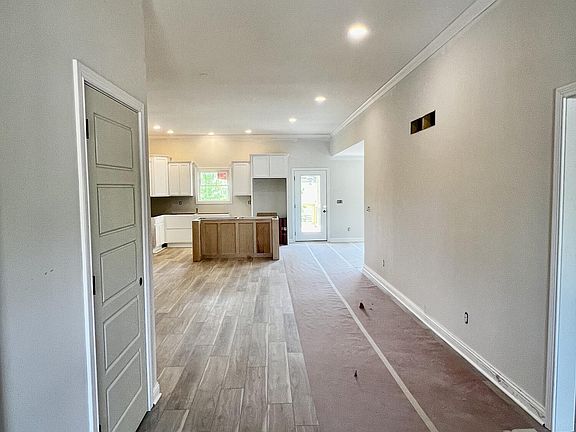 5th image of 135 Crafton Dr