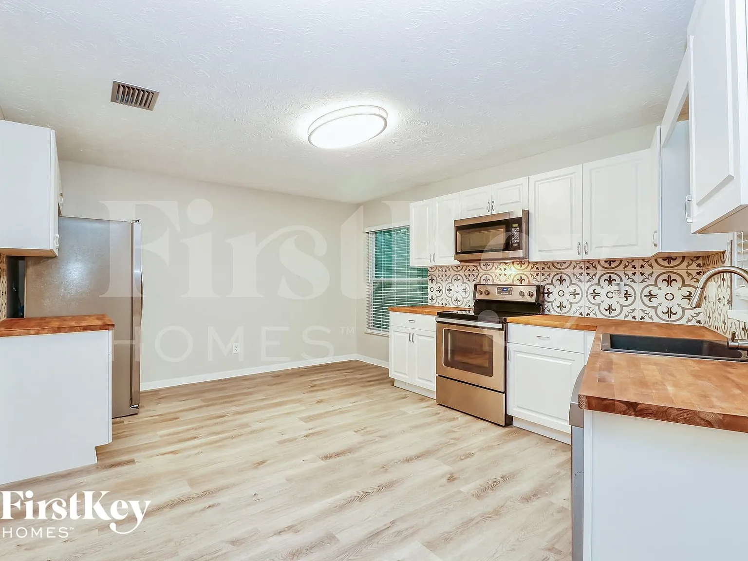 4 bed, 2.0 bath, 2124 sqft, $2,510 — Photo 4