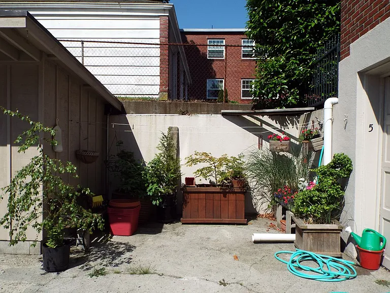 St. Helens Apartments — Photo 6