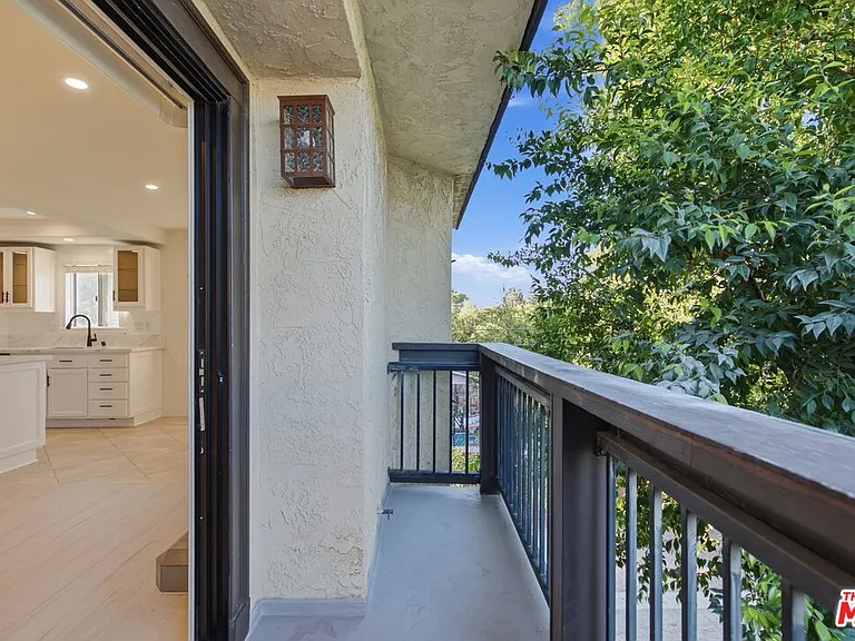 13025 Moorpark St #208 — Photo 19