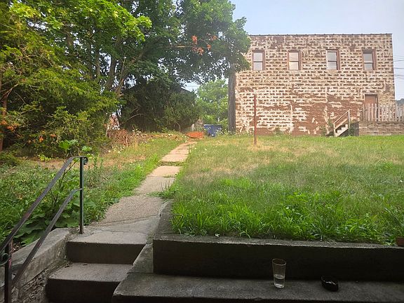 5th image of 519 Brownsville Rd