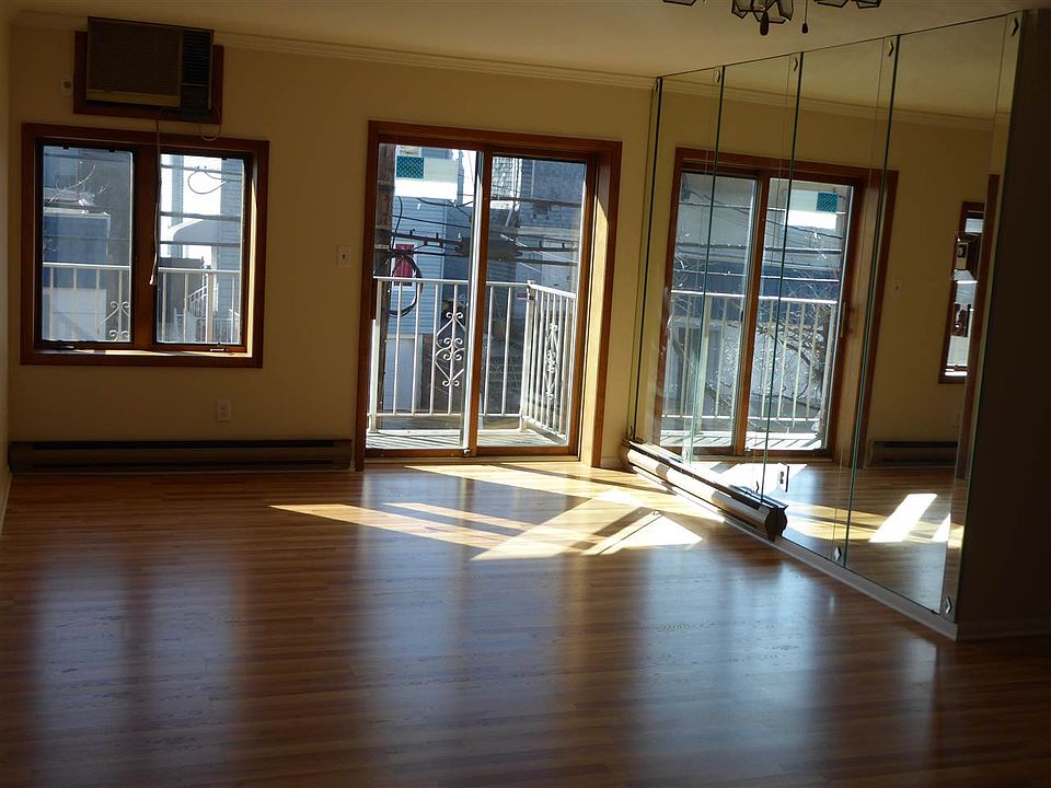 2nd image of 647-653 Kennedy Blvd #103