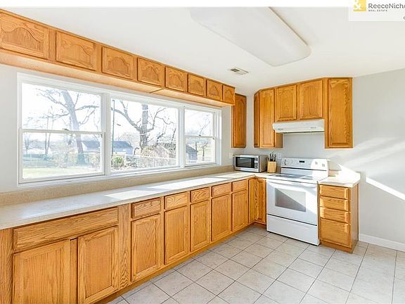 5th image of 3719 Harmony Dr