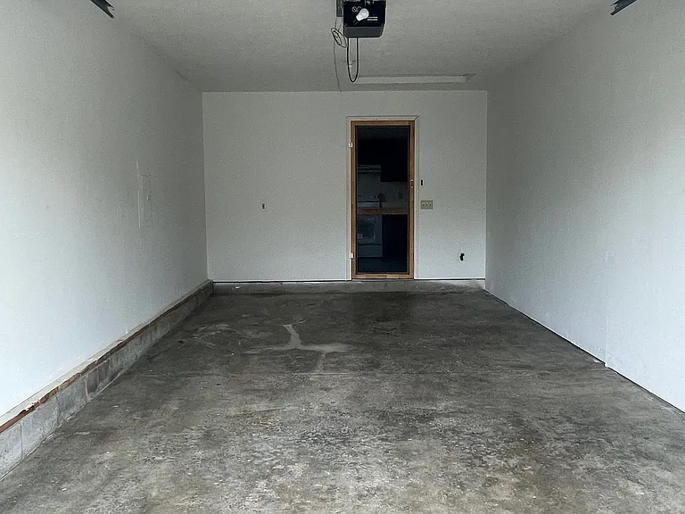 14775 Hillcrest Ave — Photo 2